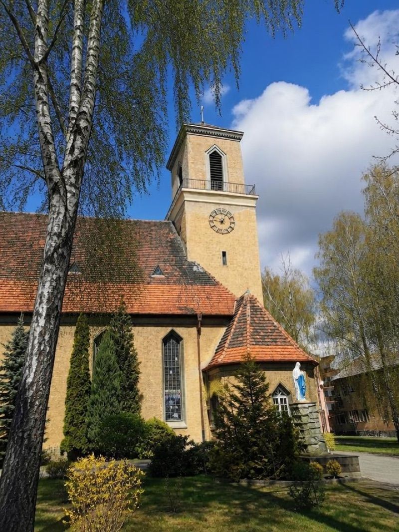 Parafia Rzymsko-Katolicka pw. Macierzyństwa Najświętszej Maryi Panny w Zbąszynku, atrakcja w pobliżu dworca Zbąszynek