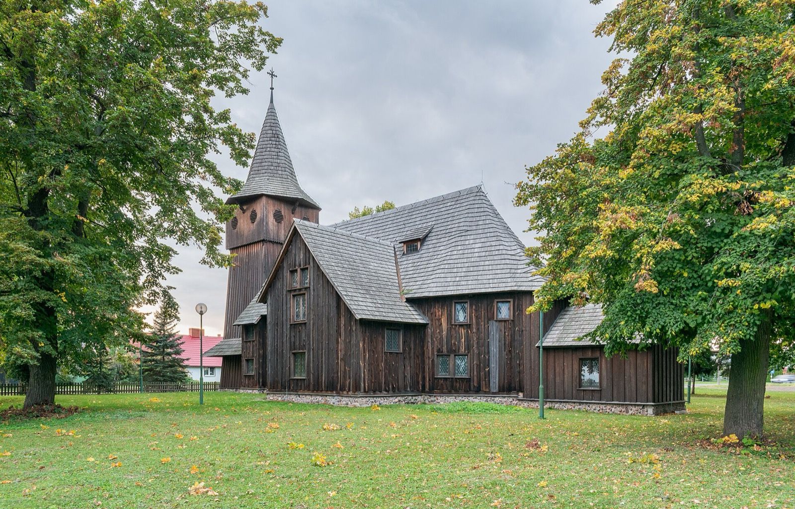 Kościół Narodzenia Najświętszej Maryi Panny w Chlastawie, atrakcja w pobliżu dworca Zbąszynek