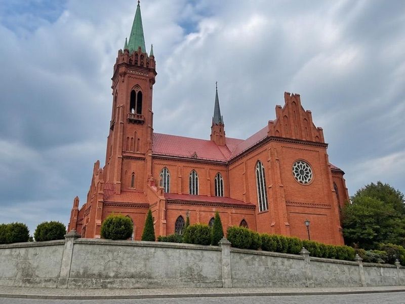 Kościół pw. św. Katarzyny Aleksandryjskiej Męczennicy, atrakcja w pobliżu dworca Zgierz