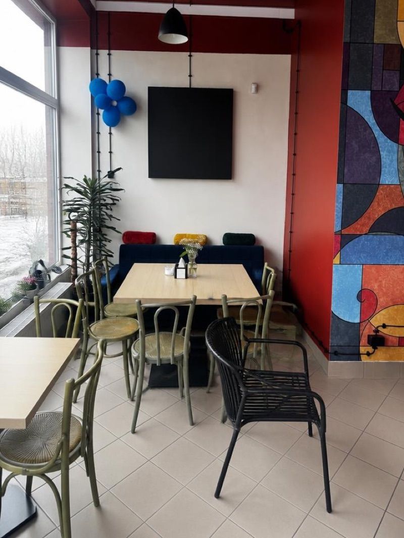 Kredo Kaffee na Długiej, okolice dworca Zgierz
