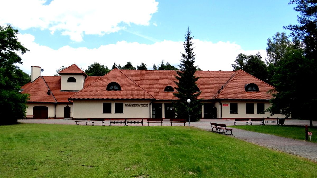 Ośrodek Edukacyjno - Muzealny Roztoczańskiego Parku Narodowego, atrakcja w pobliżu dworca Zwierzyniec