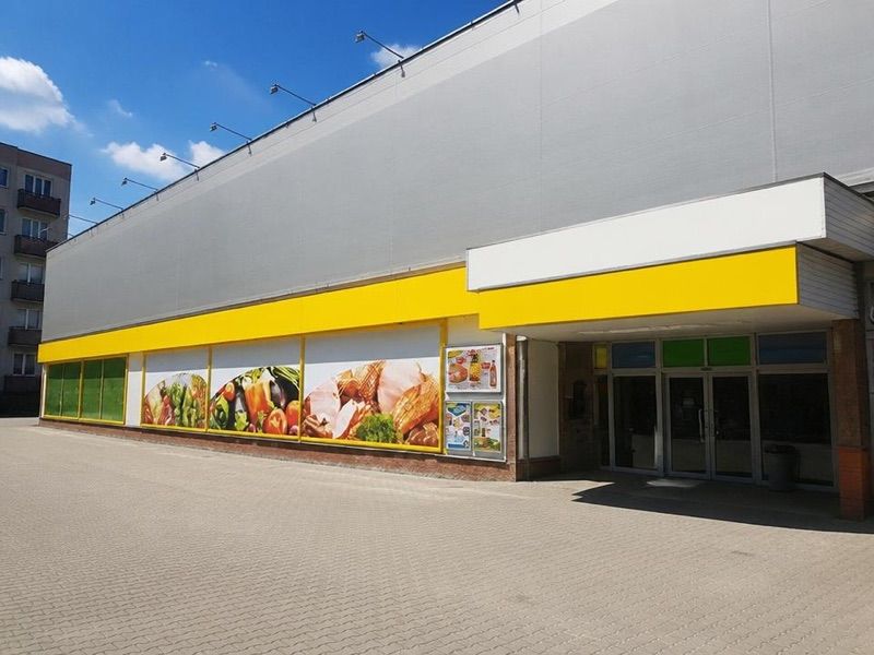 Lewiatan, sklep przy dworcu Zwierzyniec